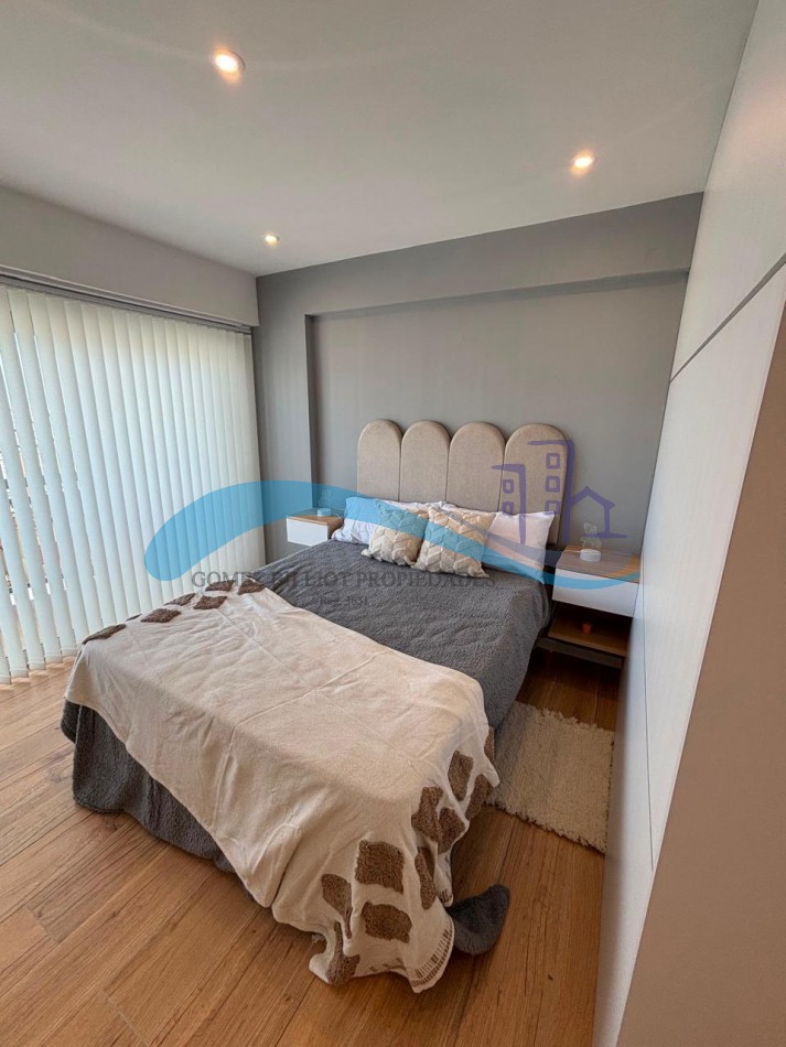 Departamento de 3 ambientes a la calle con balcon y vista al mar