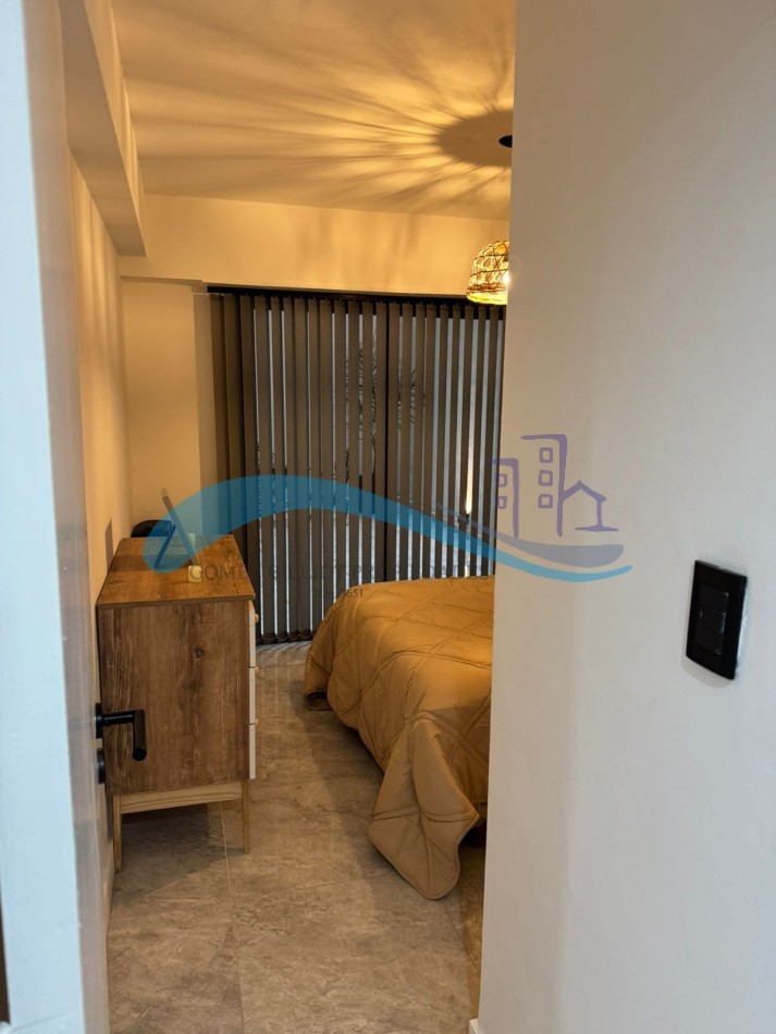 Departamento 2 ambientes con balcon a la calle y patio