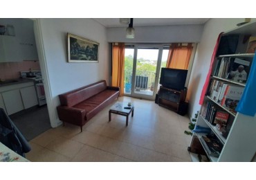 Departamento 3 ambientes con balcon a la calle