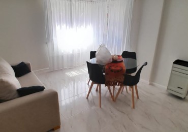 Departamento 2 ambientes a la calle con balcon frances