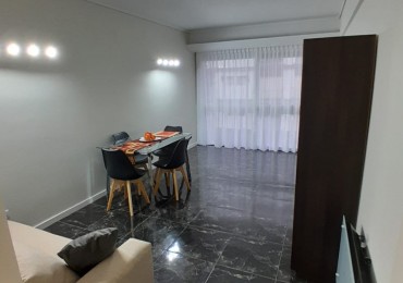 Departamento 2 ambientes c/dep, y espacio de cochera