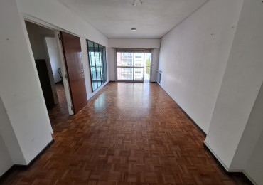Departamento 3 ambientes con balcon, mas cochera y dependencia 