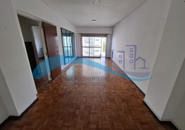 Departamento 3 ambientes con balcon, cochera y dependencia 